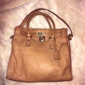 Michael Kors Hamilton LG camel color leather bag